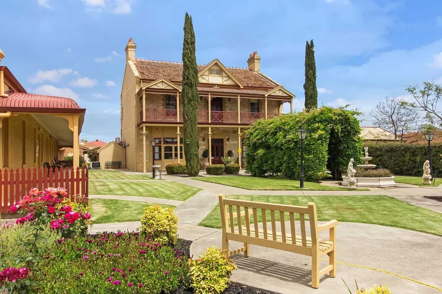 Deluxe Serviced Apartment