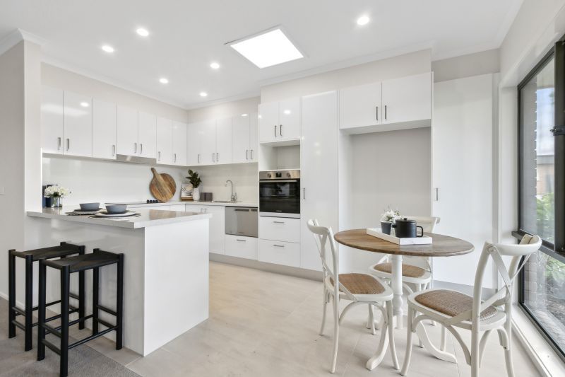 Newly refurbished 2-bed villa with open-plan kitchen