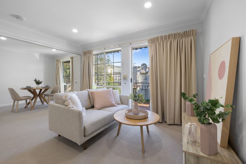 Sunlit Apartment with Lovely Pond Views