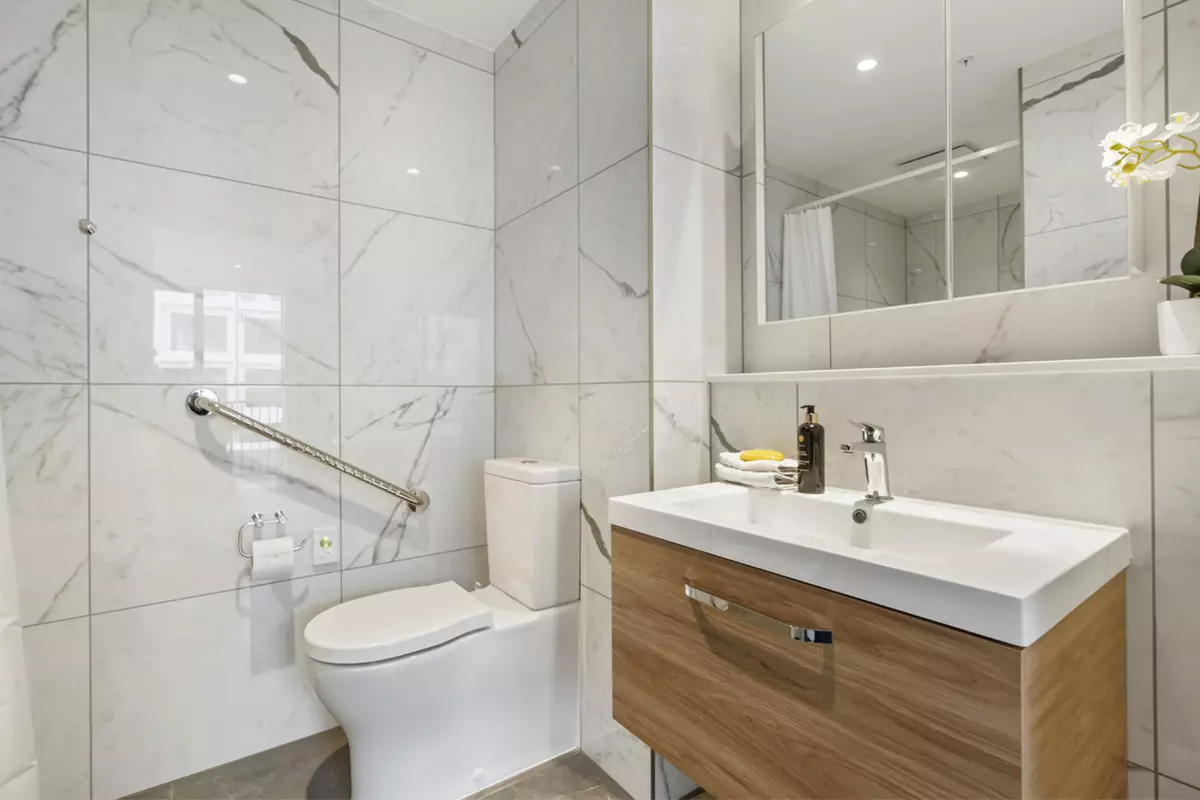 Independence with support