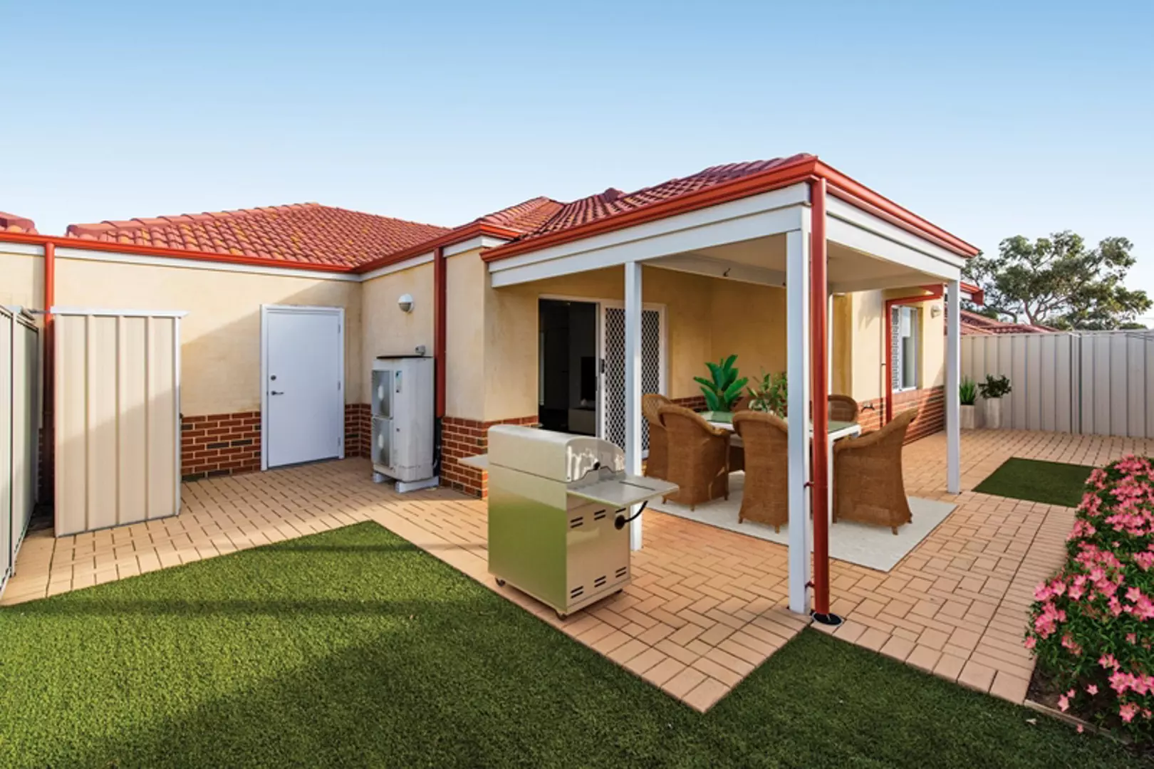 Stylish Two-Bedroom Villa with Clubhouse and Pool Access