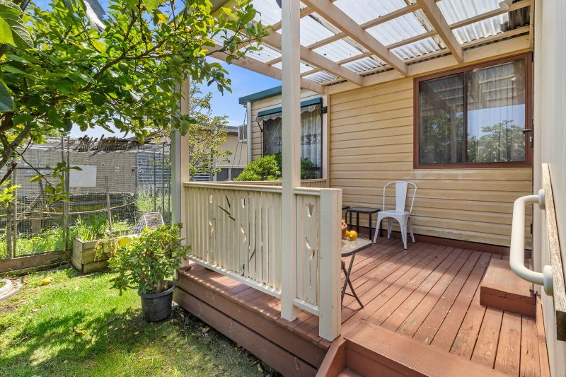 Vibrant Two Bedroom with Alfresco