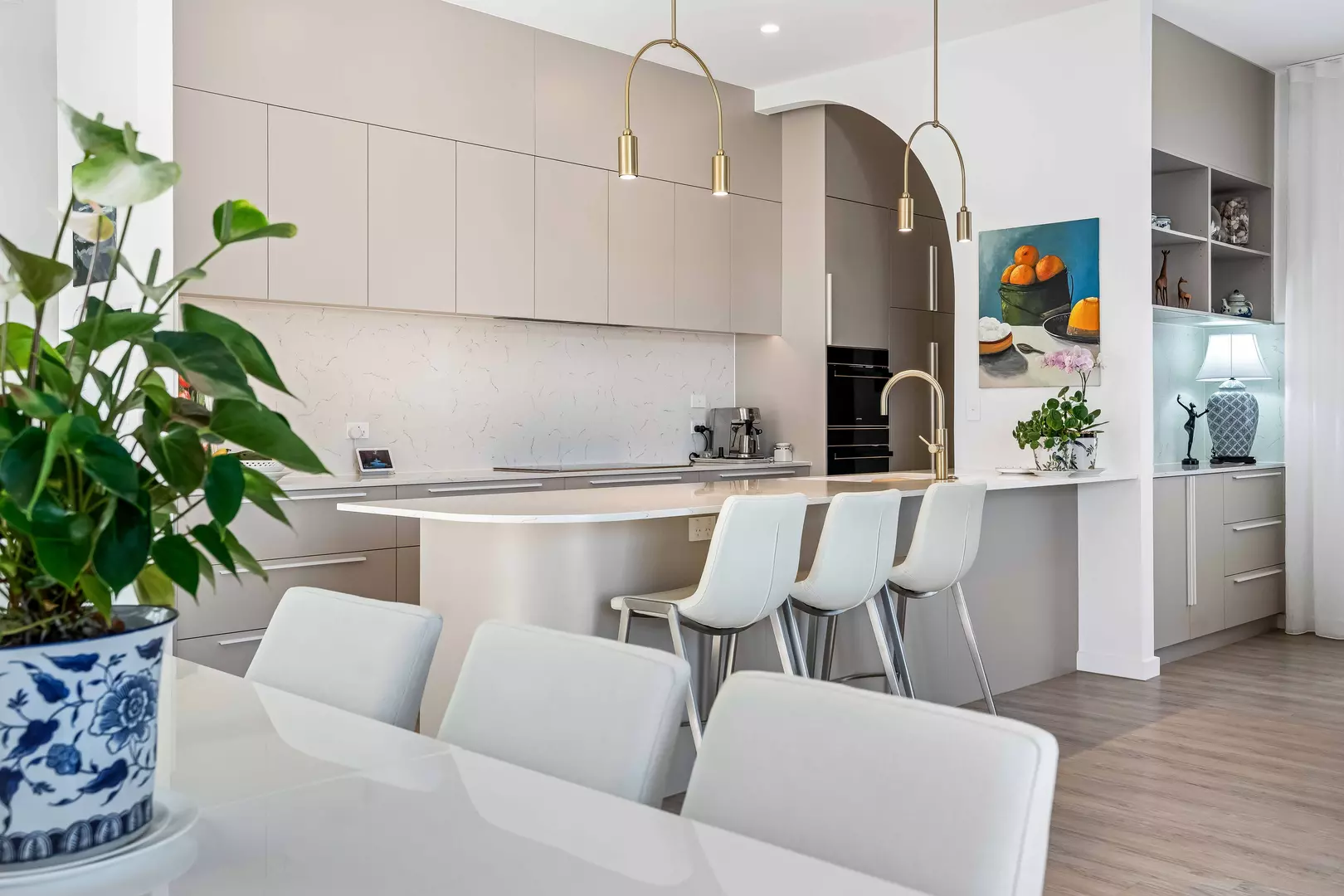 Resale - Home 149 - Tranquil Corner Retreat with Palm Lake Inspired Design