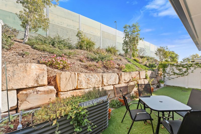 Relaxed Modern Living: Superb Location