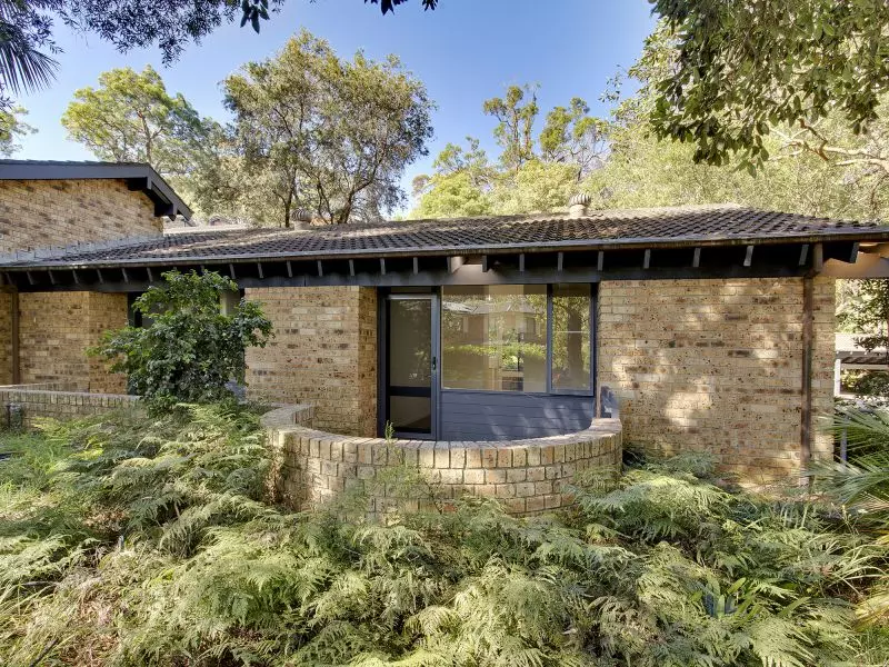 Sunlit villa – ground-floor, light-filled living