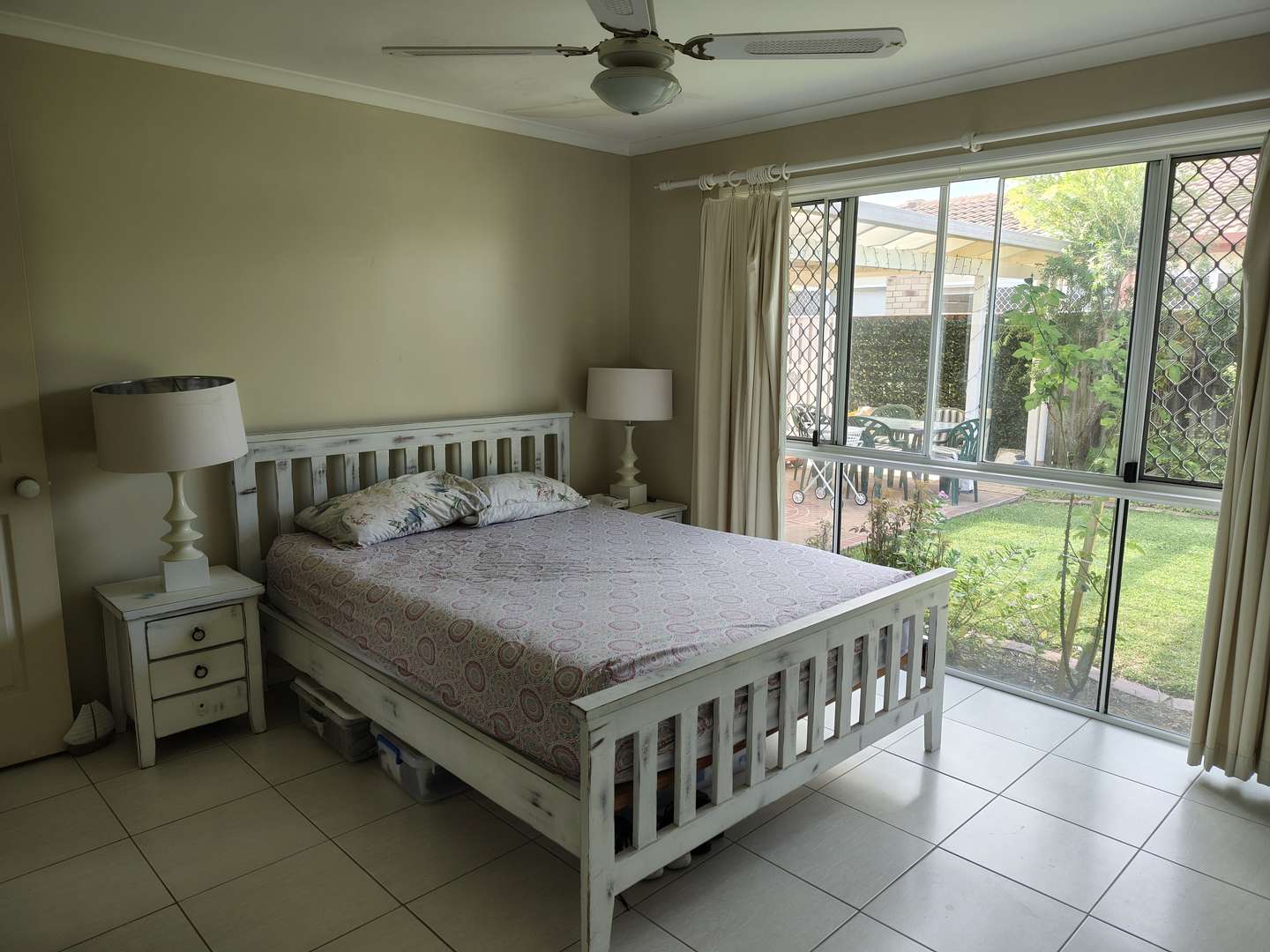 Lovely large room with ensuite and garage