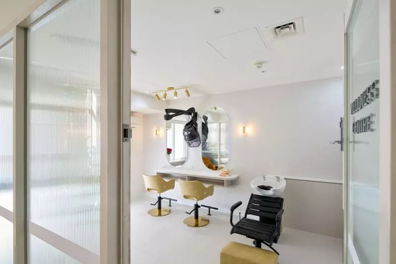 Stylish west-facing two-bedroom apartment!