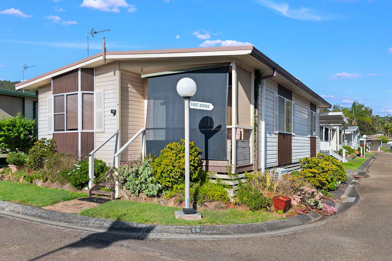 Convenience at Broadlands - Beautiful Home - Two Big Bedrooms