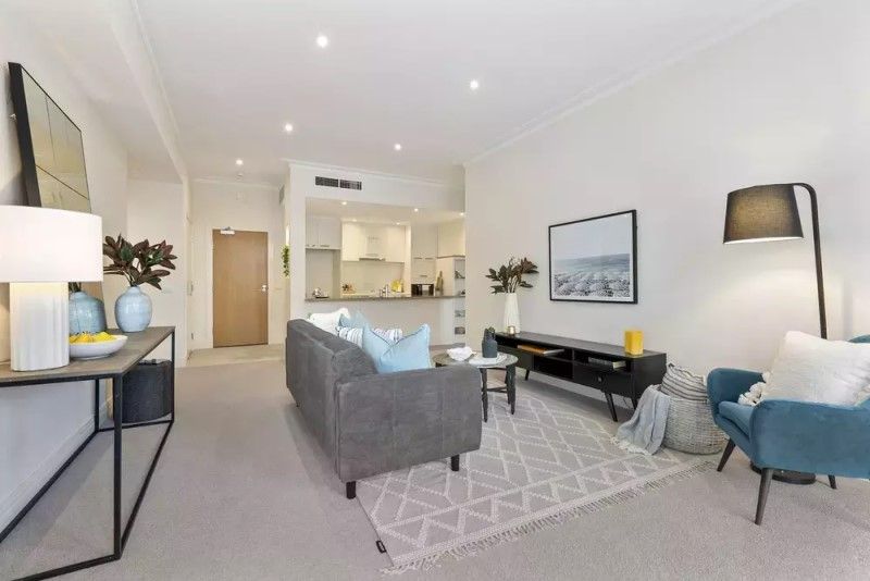 Bright & light with lovely garden views!