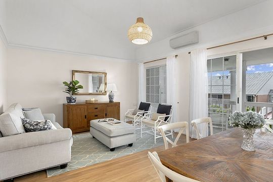 Beautifully presented renovated spacious unit located close to the clubhouse.