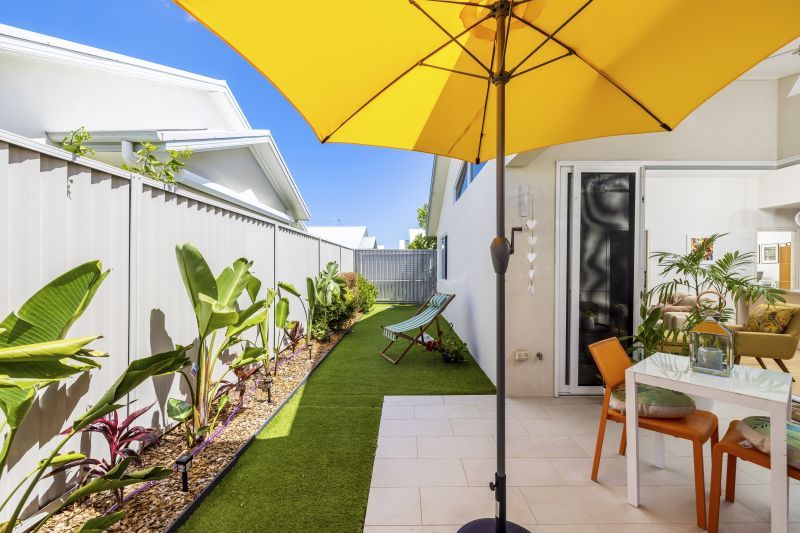 Bright Tropical Oasis - Luxury Two Bedroom + Study