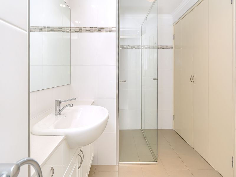 North Facing Renovated 2 Bed, 1 Bathroom on Quiet Street