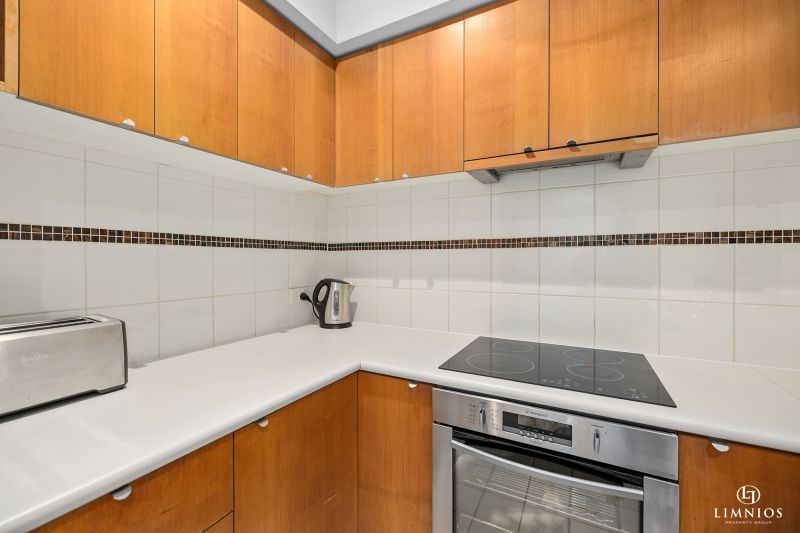 Top Floor with City Vistas!