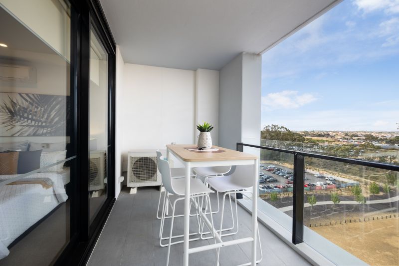 Modern Design, Location and Professional Lifestyle!