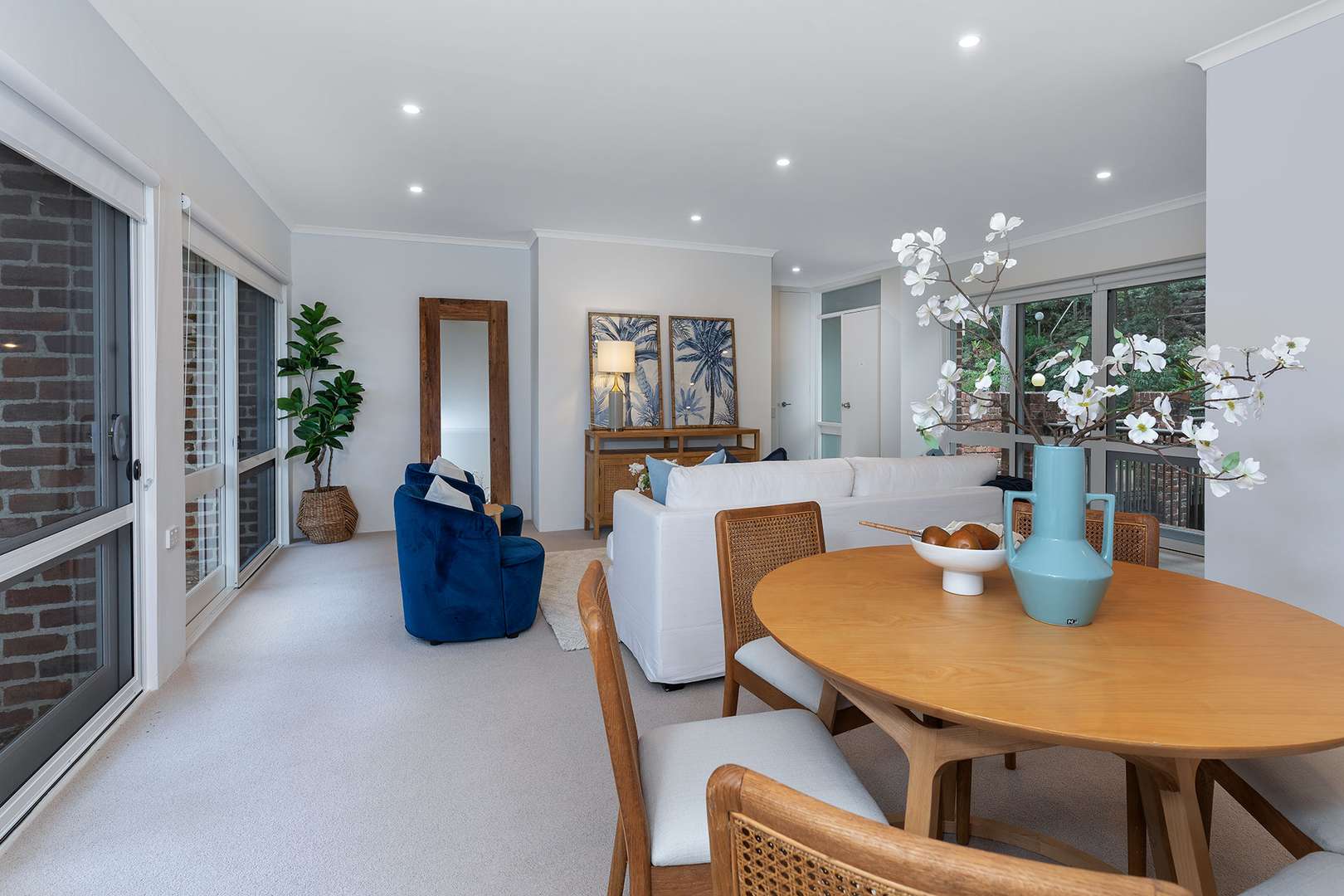 Fully Refurbished Large 3 Bedroom Unit with a Stunning Bushland Outlook