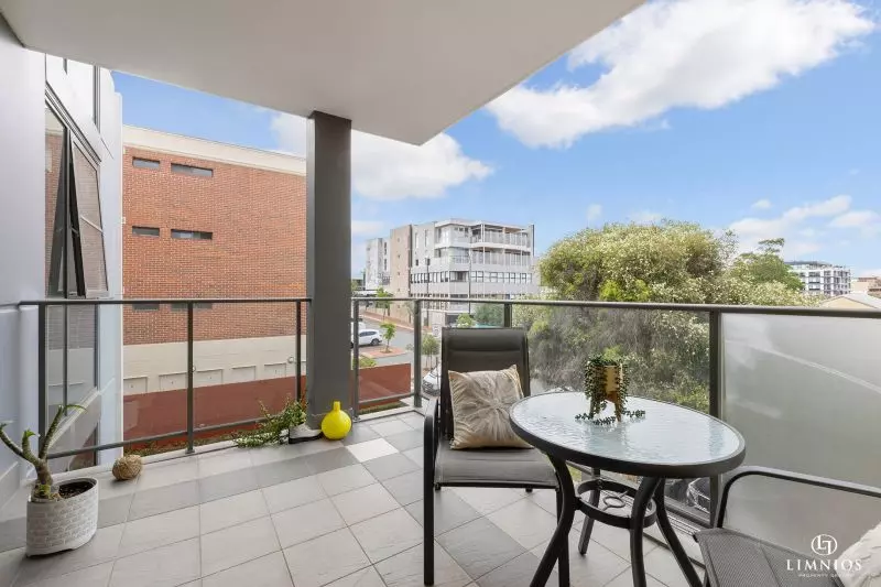 Exquisite Modern Living, Impressive with Great View!