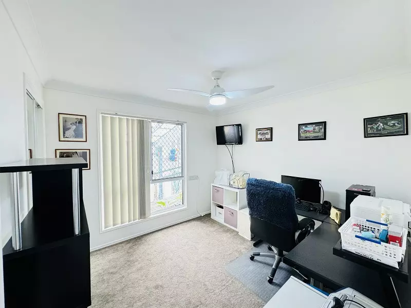 Beautiful 3 Bedroom Home - GREENBANK GARDENS