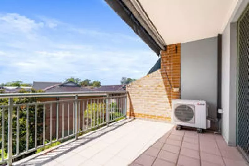 Stylish 2-Bedroom Retirement Unit - Comfort & Community Living