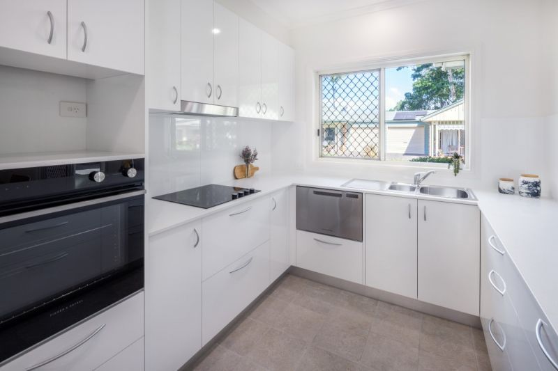 Charming two-bedroom unit close to amenities