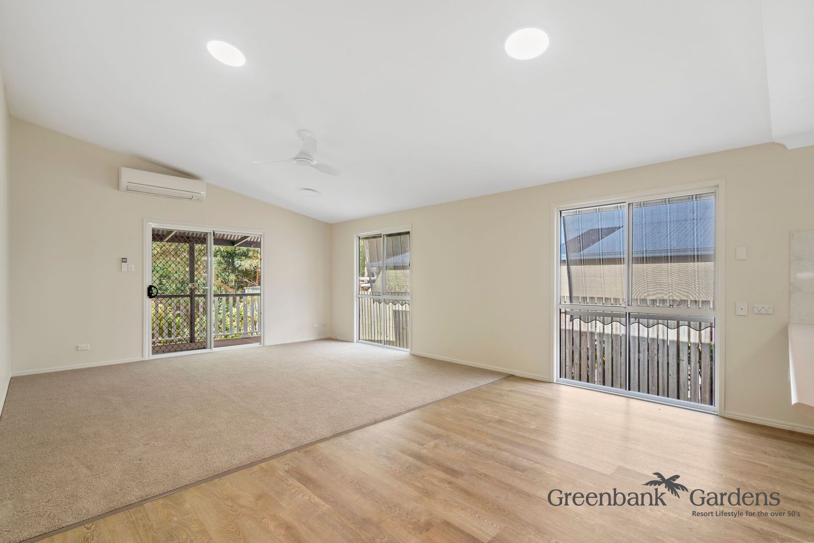 Beautiful 3 Bedroom Home with Bush-land Views - GREENBANK GARDENS