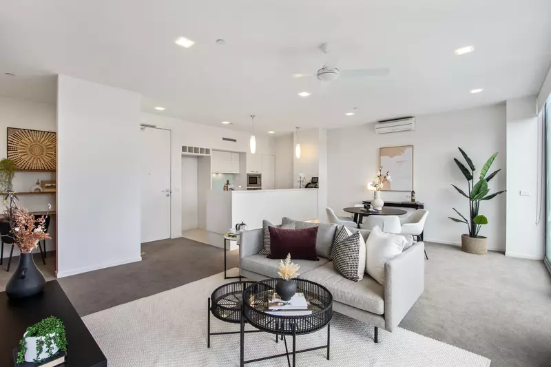 Retire in a beautiful cosmopolitan area with this 3 bed apartment!