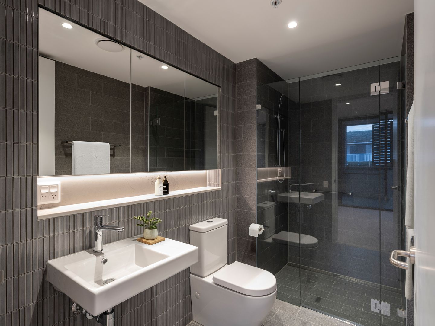 Expansive Outdoor Entertaining