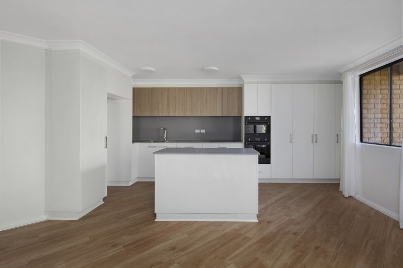 Apt SL27 – Centrally located, oversized and modern 1-bed with study