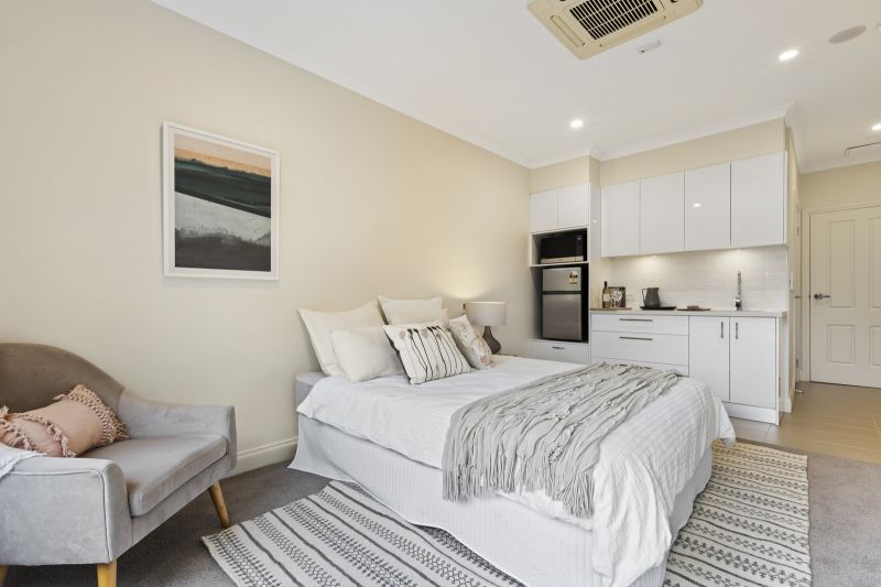 Delightful and freshly renovated studio apartment with services