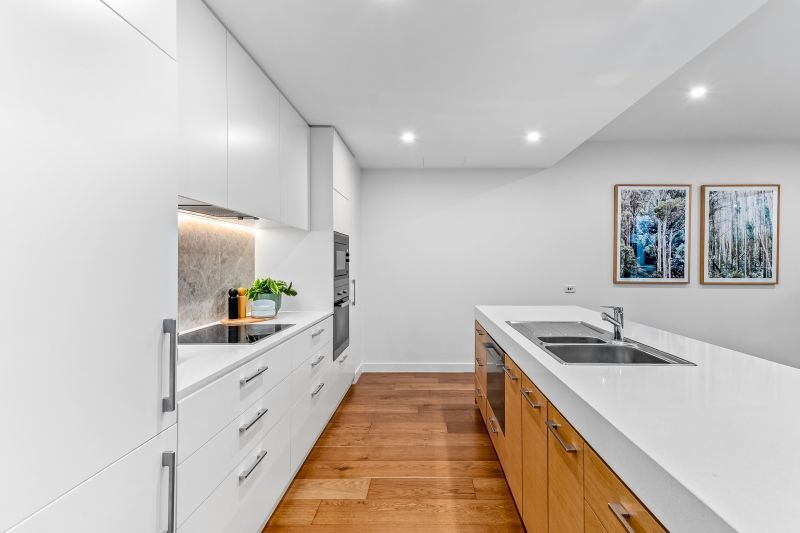 Spacious one-bedroom with tranquil courtyard garden views