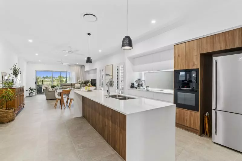 Site 176 - Established Kalbar