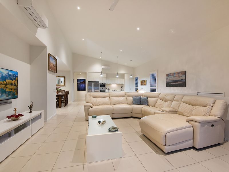 Luxury, Landing living