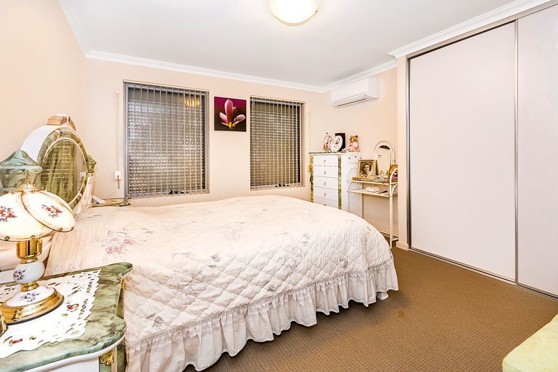 Perfect location stunning home. Home open Sun 26th June, 10am to 10.40am