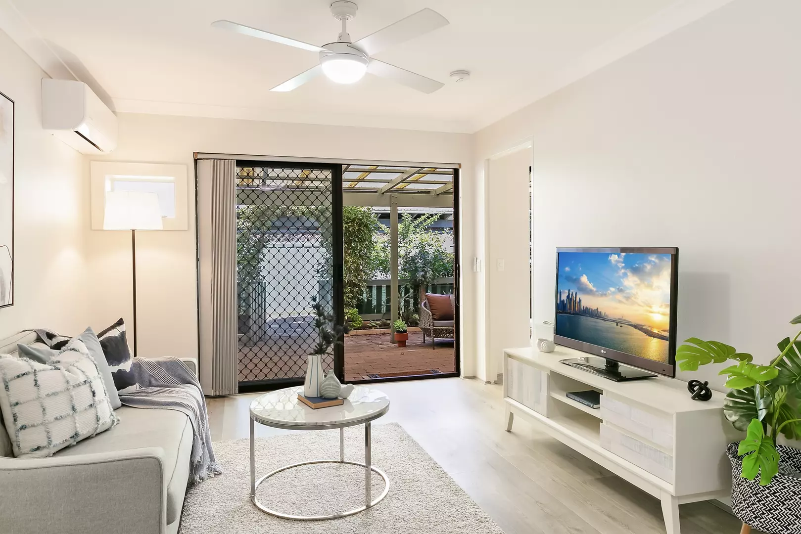 Stunning Central Garden Courtyard Villa!! Independent Living with the Finest Outlook