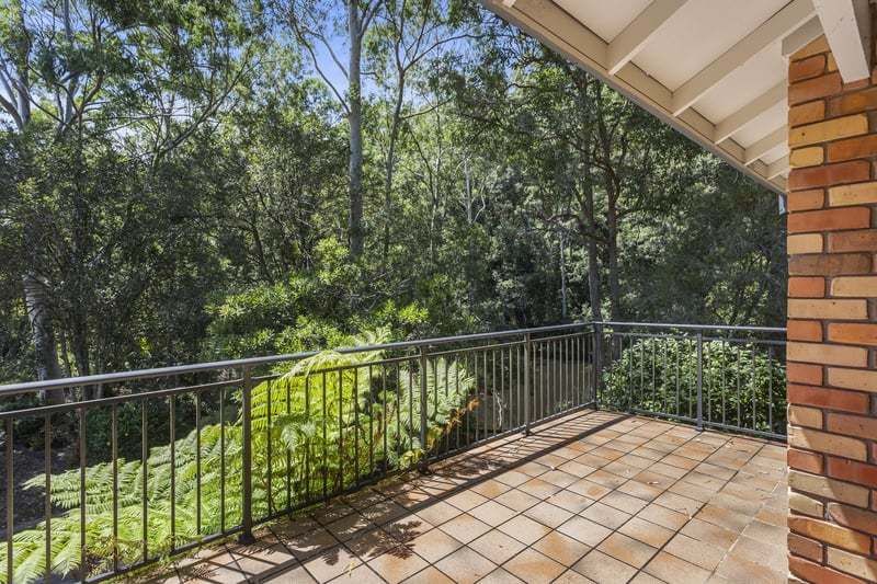 North-Facing Unit: Refreshed Decor, and Spacious Balcony – Contact Agent Today!