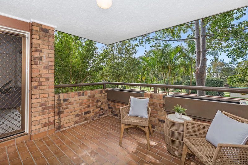 Modern 1 bedroom plus study - under renovation