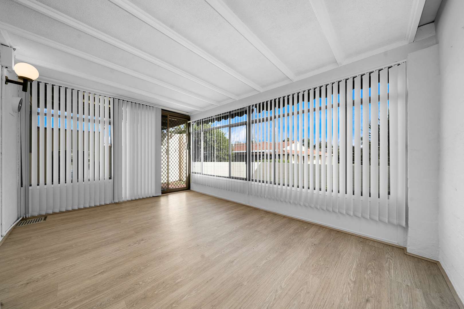 UNDER OFFER Light Filled, Well Presented Unit