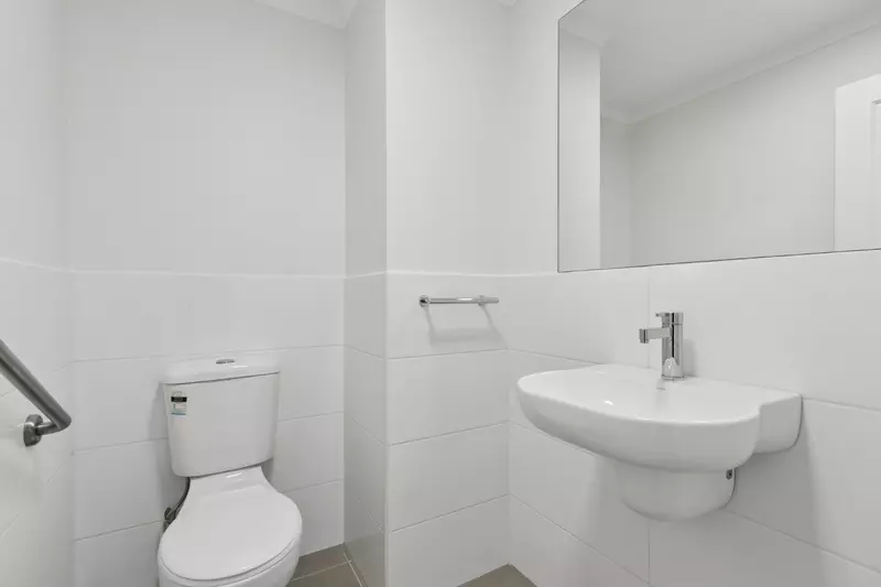 Light-Filled Serviced Apartment with Leafy Views