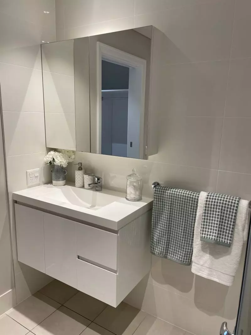 Discover the perfect blend of style and convenience in the Gabba