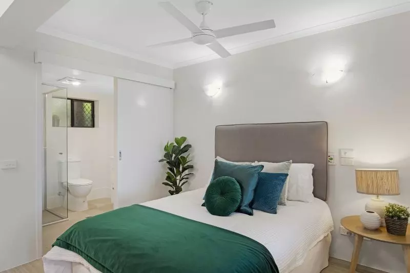 Ground-floor studio apartment with ocean views