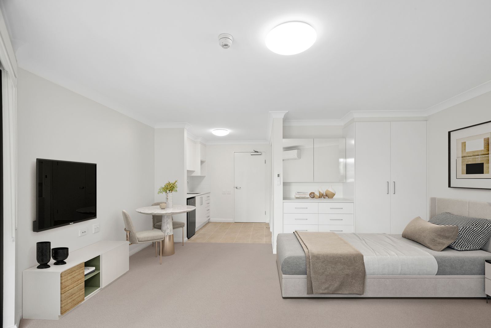Sun-drenched serviced apartment with everyday support