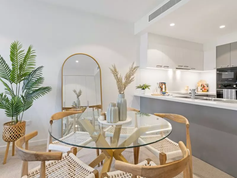 UNDER OFFER Light-filled ground floor apartment with lagoon views!