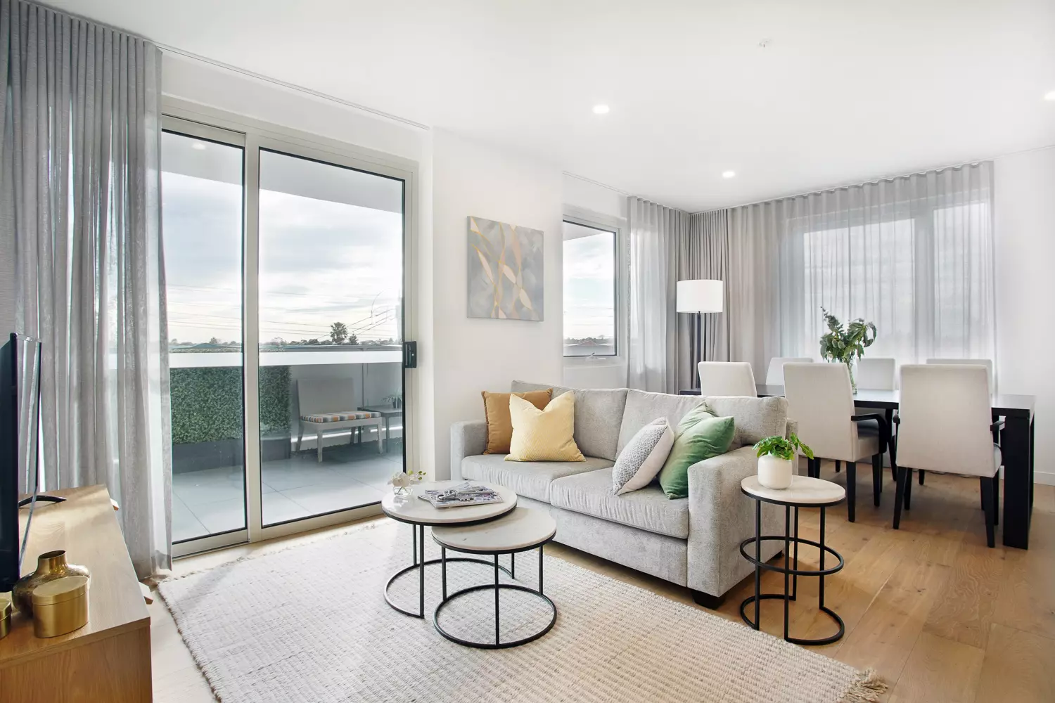 Light, Space and Stunning City Views-Last Remaining 3 Bedroom! Apt 201