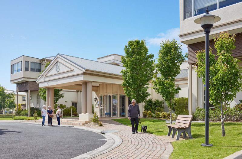 Stunning Unit in Peaceful Court Location