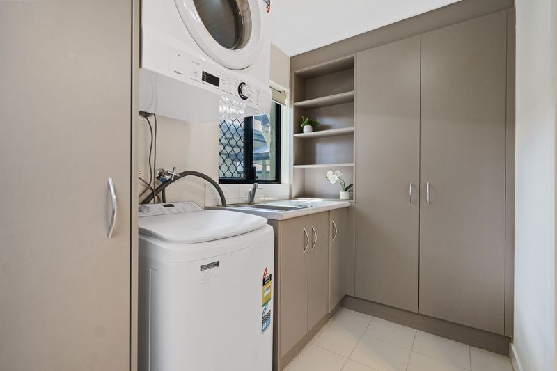 Ground-level one-bedroom apartment with separate bathroom