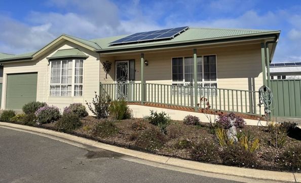 Great Location in lovely Community