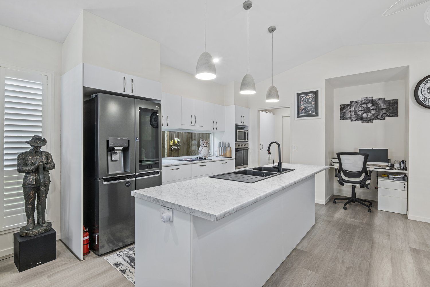Stylish Home Near Clubhouse