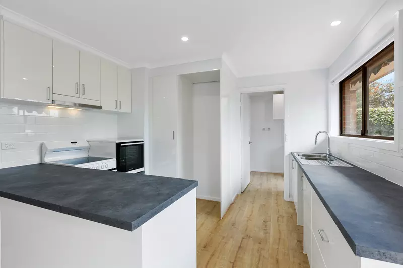 Peaceful Retreat with Garden, Deck and Spacious Garage