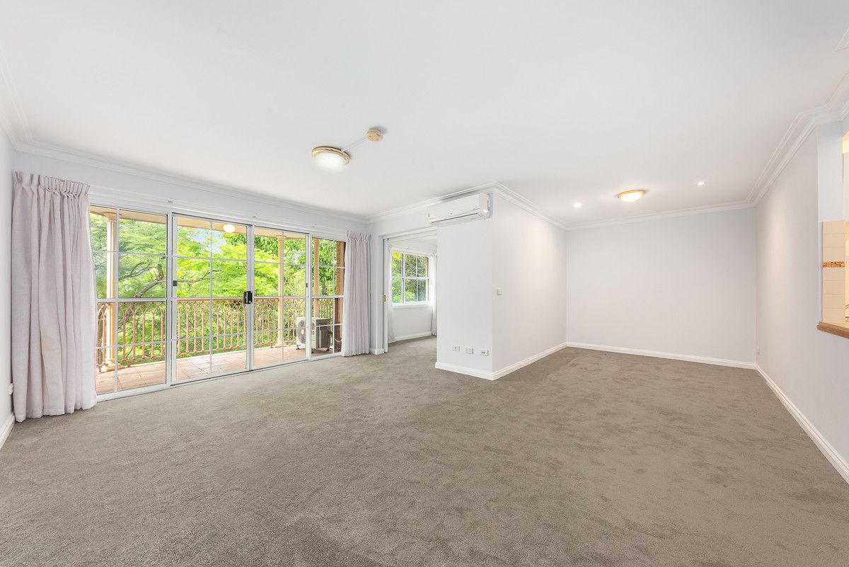 EAST FACING  SOUGHT  AFTER LAYOUT WITH A LEAFY ELEVATED OUTLOOK ENJOYING THE MORNING SUN