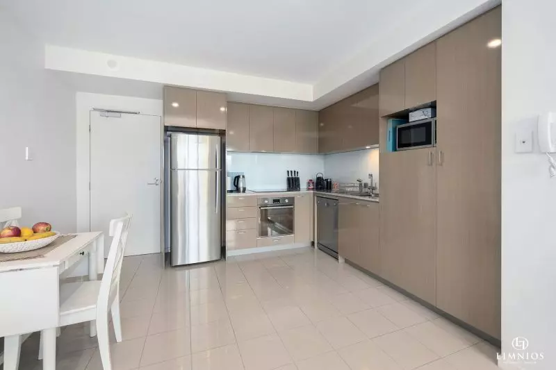 Exquisite Modern Living, Impressive with Great View!