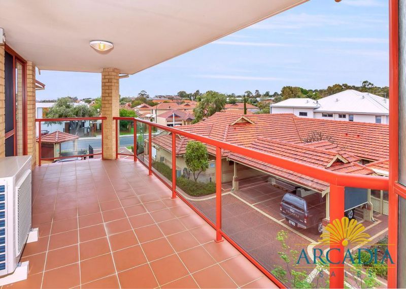 ARCADIA WATERS BICTON - Top Floor Fully Refurbished Apartment